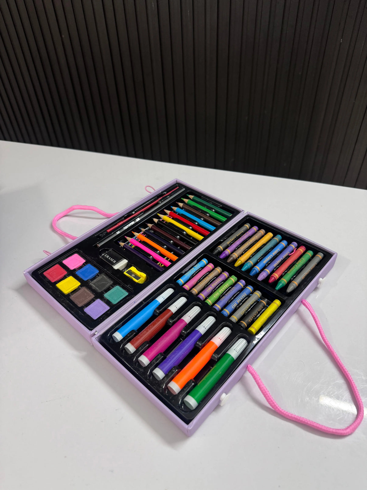 Kids art set with carrying case in Pakistan